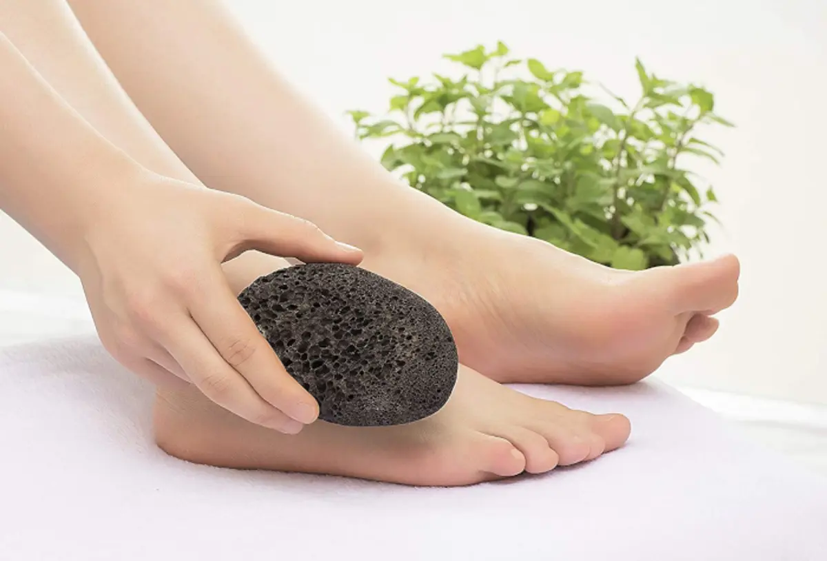 How To Use a Pumice Stone For Calluses