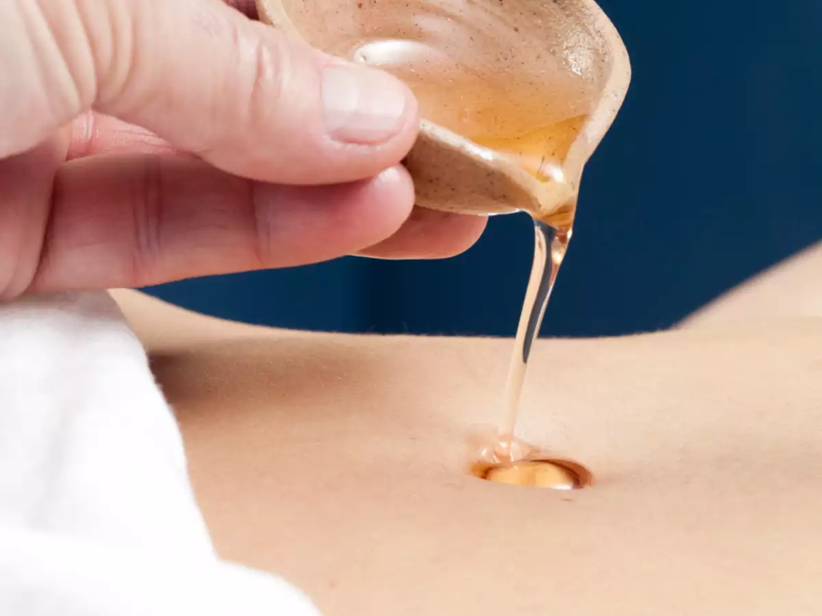 Benefits Of Rubbing Castor Oil On Stomach For Fertility