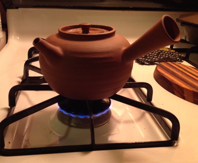 Risks of Placing Ceramic Teapots Directly on the Stove